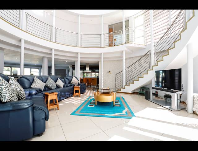 5 BEDROOM HOUSE FOR SALE IN UMHLANGA CENTRAL